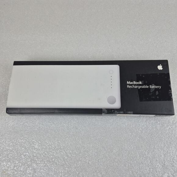Apple MacBook 13" Rechargeable Battery A1185 White Original OEM Model MA561LL/A - Picture 1 of 5